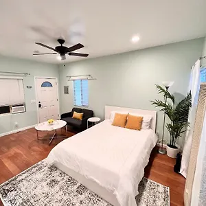 https://beach-suite-steps-from-the-beach-downtown.topanaheimhotels.com