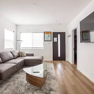 https://monopoly-house-2-1-brand-new-renovation.topanaheimhotels.com