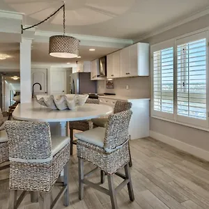 https://villa-towers-81-8th-floor-luxury-2br-with-amazing-gulf-views.hotels-destin.com
